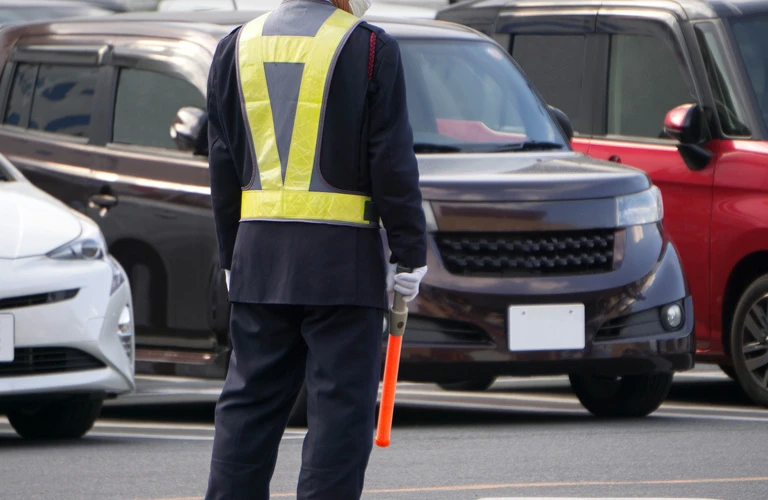 Wワークで充実 | 東京で警備の求人なら出口警備株式会社